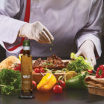 Bouteille de 250 ml de Huile d'Olive Aromatisée Aux Quartes Poivres – Image 5