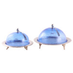 Set de 2 Cloches Présentoir à gâteaux haut de gamme en verre soufflé craquelé sur plateau en cuivre martelé fait à la main PM et GM