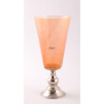 Vase artistique et lanterne en haut de gamme en verre soufflé évasé avec piètement en cuivre martelé PM – Image 3