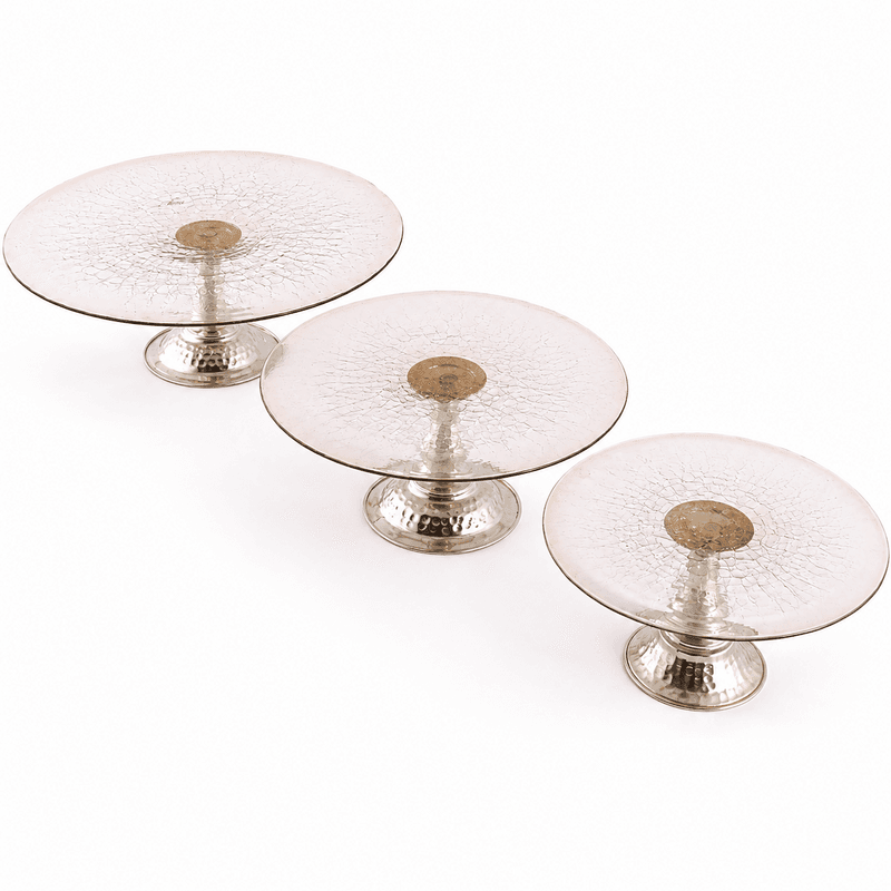 Présentoir à gâteaux haut de gamme en verre soufflé (2) Set de 3 Assiettes Présentoir à gâteaux haut de gamme en verre soufflé craquelé sur pied en cuivre martelé fait à la main PM – Image 1