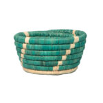Corbeilles multifonctionnelles rondes faites à la main en fibre de palmier naturelle bicolore.