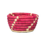 Corbeilles multifonctionnelles rondes faites à la main en fibre de palmier naturelle bicolore.