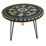 Table ronde plateau en mosaïque romaine fait à la main haut de gamme structure en fer forgé artisanal motif Florale 1 de la collection Art Murale