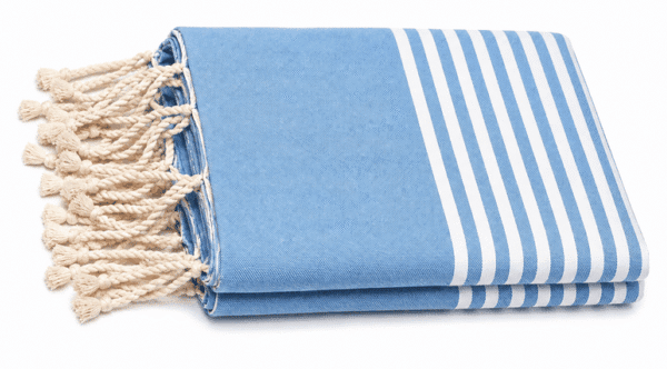Jeté Fouta Arthur en coton XL – multi usage Bleu ciel foncé Jeté Fouta Arthur en coton XL - multi usage Bleu ciel foncé rayée blanc PTZ 1011 – Image 1