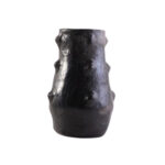 Collection Héritage Khalti Jomaa - Vase design jarre haute évasé avec des boules en relief couleur noir en Poterie de sejnane