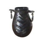 Collection Héritage Khalti Jomaa - Pot multi usage  Pot à ustensiles  Cache pot design marmite avec pendentifs suspendu couleur noir en Poterie de sejnane