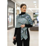 Écharpe en soie artisanale Bluvera haut de gamme signée Atelier Fantar de la Collection printemps-été 2025 – Image 2