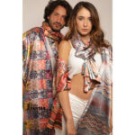 Écharpe en soie artisanale Sapphire haut de gamme signée Atelier Fantar de la Collection printemps-été 2025 – Image 3
