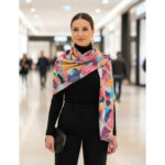 Écharpe en soie artisanale Althera haut de gamme signée Atelier Fantar de la Collection printemps-été 2025 – Image 2