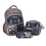 Ensemble scolaire MM haut de gamme 3 pièces design Kimo Batman 1 : 1 Cartable spacieux avec bretelles rembourrées et dos ergonomique 1 Panier isotherme idéal pour les goûters ou déjeuners 1 Trousse assortie pour stylos et accessoires