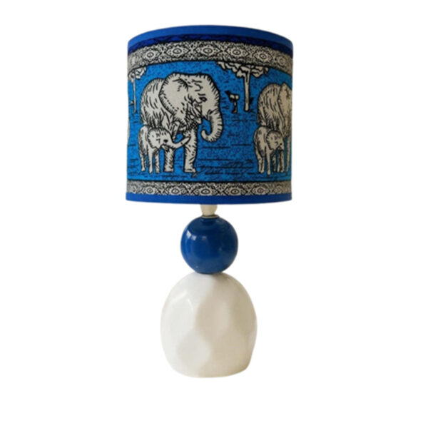 Lampe à poser abat-jour de haute gamme en wax pied figurines en céramique de la Collection Classique N°9