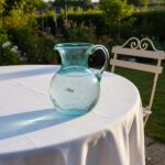 Pichet bombé  GM en verre soufflé craquelé  avec couvercle amovible en cuivre martelé design arabesque fait à la main – Image 3