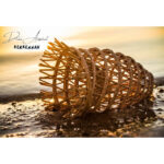 Suspension luminaire design demi drina ajouré fait main en fibre de palmier – Image 3