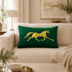 Coussin rectangulaire haut de gamme en velours noir profond de motif cheval brodé doré fait main – Image 4
