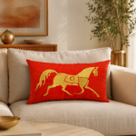 Coussin rectangulaire haut de gamme en velours noir profond de motif cheval brodé doré fait main – Image 6