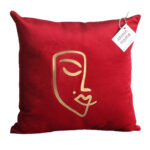 Coussin carrée rouge haut de gamme en velours de qualité supérieure motif Women Face  brodé doré de style vintage