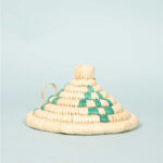 Panier de rangement rustique ajouré rond tressée à la main en fibre de palmier naturelle Bicolor  PM – Image 3