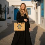 Couffin fashion haute gamme en fibre végétale naturel avec deux poignées en cuir véritable texturé motif khamsa brodée main GM FMM 2201 – Image 4