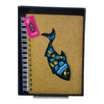 Coffret cadeau haut de gamme 1 pièces * Carnet professionnel, bloc-notes couverture en bois texturé motif poisson brodée main