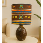 Lampe à poser abat-jour de haute gamme en wax pied en céramique de style vintage de la Collection Retro Art N°55 – Image 2