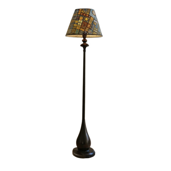 Lampadaire Totem de haute gamme en wax pied bois noble peint à la main de style vintage de la Collection Grand Classique N° 41