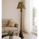 Lampadaire Totem de haute gamme en wax pied bois noble peint à la main de style vintage de la Collection Grand Classique N° 41 – Image 2