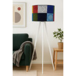Lampadaire Trépied Scandinave de haute gamme en wax pied bois noble peint à la main de style vintage de la Collection Grand Classique N° 44 – Image 2