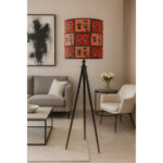 Lampadaire Trépied Scandinave de haute gamme en wax pied bois noble peint à la main de style vintage de la Collection Grand Classique N° 47 – Image 2