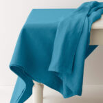 Ensemble 1 Nappe et 6 Serviette de Table haut de gamme en Bleu turquoise confectionnée en 100% lin قمرايا raffinées fait à la main M36 – Image 3